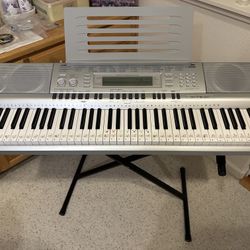Electric Piano Casio WK210 76 Key Keyboard Workstation