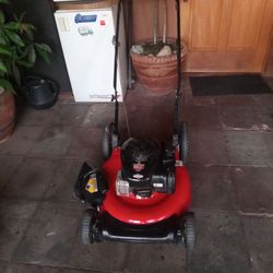 Yard Machine Lawn Mower 500e 140cc  