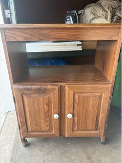 Vintage Oak-Style Rolling TV Stand / Media Cabinet