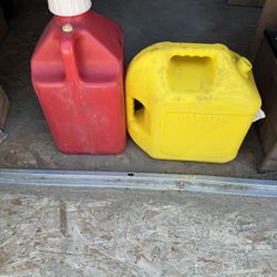 3 Galones  Uno No Tiene Tapón 