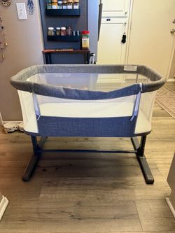 Kinder King Bedside bassinet