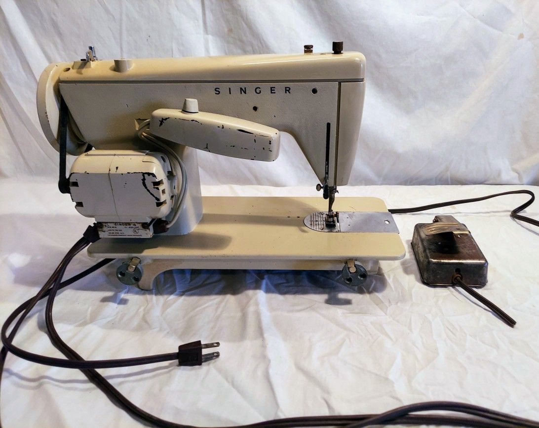 Vintage Singer Model 237 Fashion Mate Sewing Machine with detached Metal Pedal