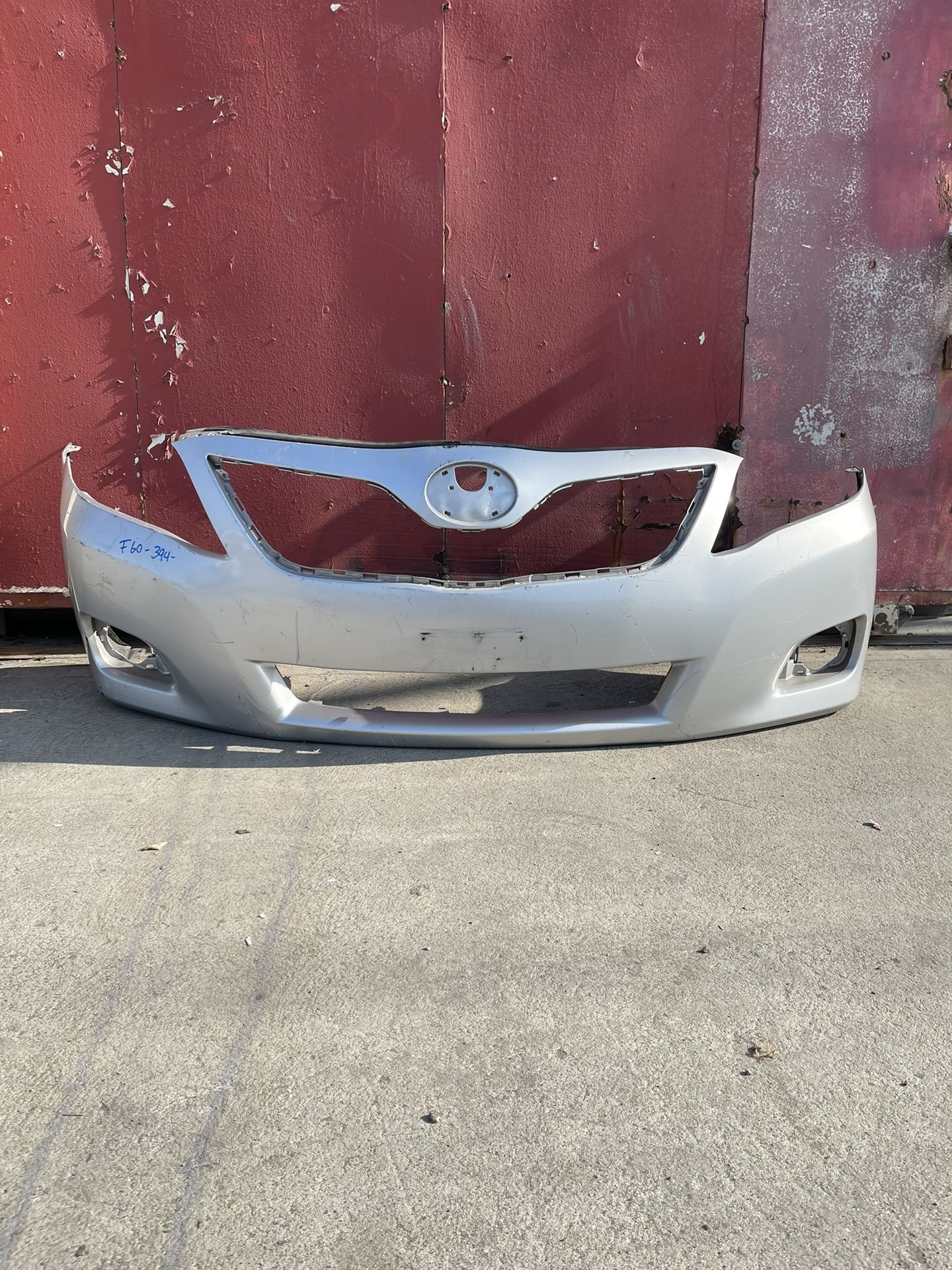 2010-2011 Toyota Camry LE front Bumper Cover Used Original