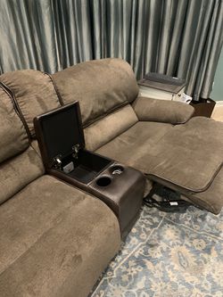 Vguc Sectional Sofa From Conns With Usb