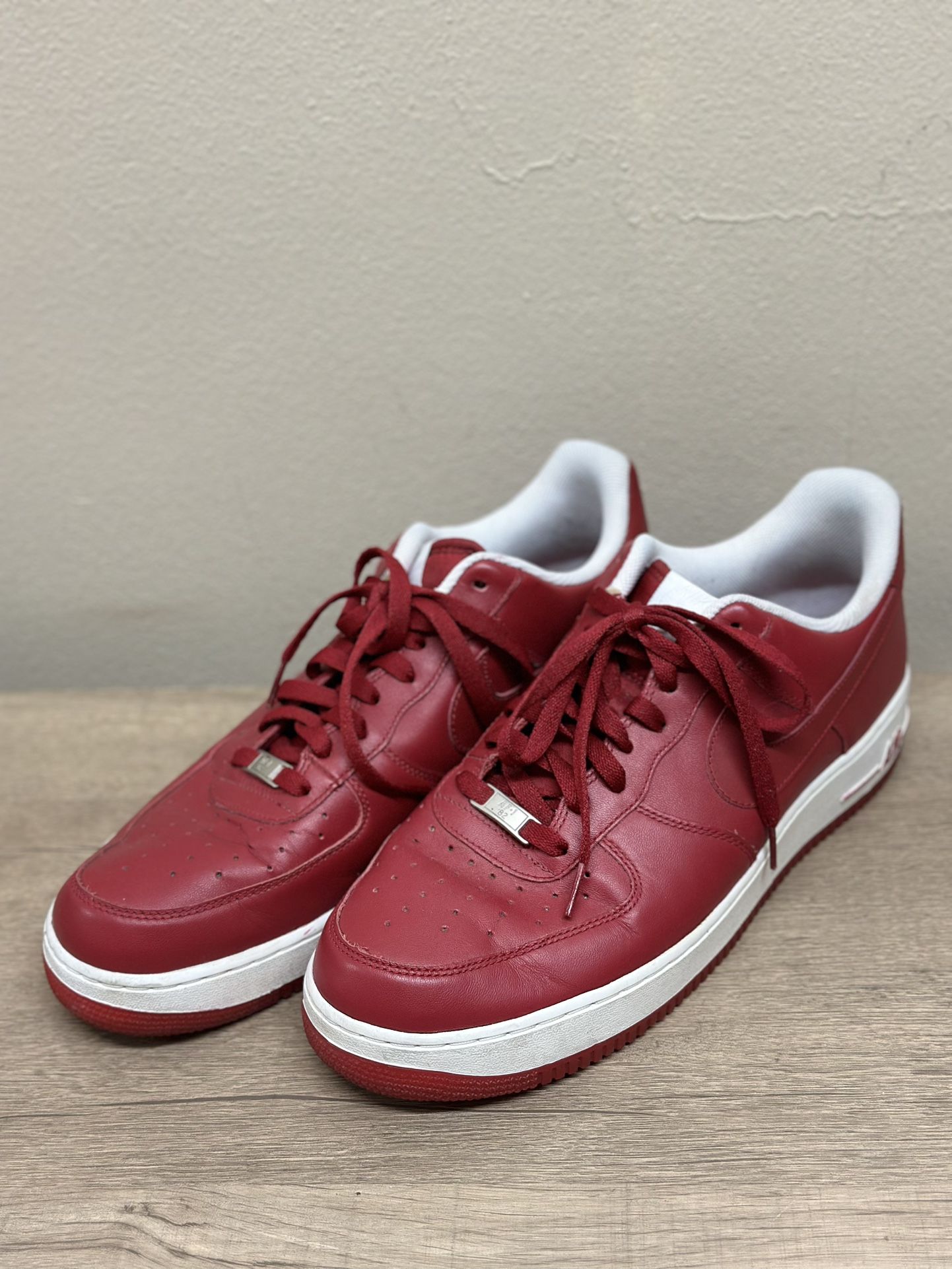 NIKE AIR FORCE 1 MEN VARSITY RED