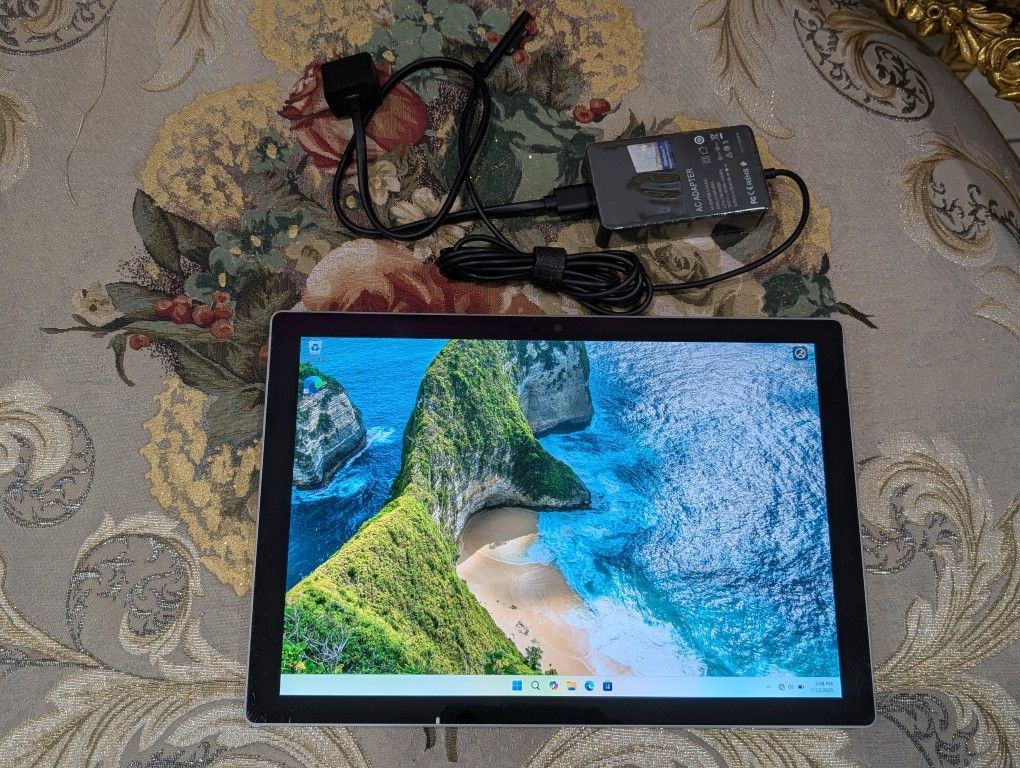 Microsoft Surface Pro 5th Generation Tablet Intel Core i7 *Missing Keyboard*