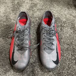 Nike Mercurial Vapor 13 Elite FG soccer cleats in a grey/silver and crimson/orange colorway