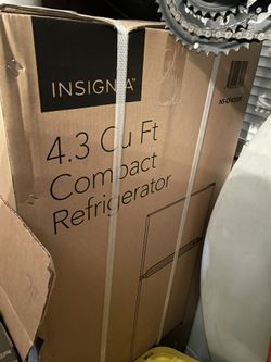 Insignia Compact Refrigerator 