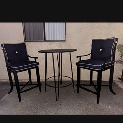 Montoro Outdoor Barstools & Round Bar Height Table — Kreiss