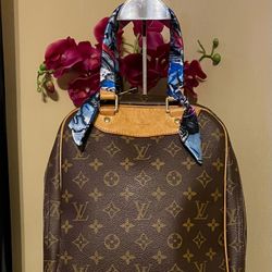 Louis Vuitton Excursion Handbag 