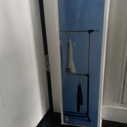 Clothes hanging rack