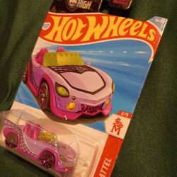 Monster High Ghoul Mobile Hot Wheels Diecast Pink Variant