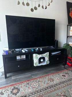 Entertainment center