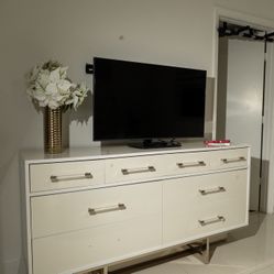 Modern White Dresser – 6 Drawer w/ Gold Accents (Luxury Style)