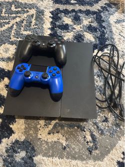 PS4 500GB + 2 Controllers + Cables (Works Great