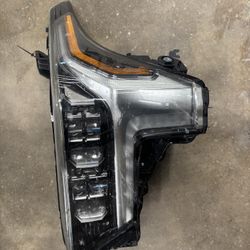 2025 Toyota Tundra Headlights Set