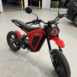 Solar Eclipse 2.0 Race edition 70+ MPH electric Motorcycle Sur Ron