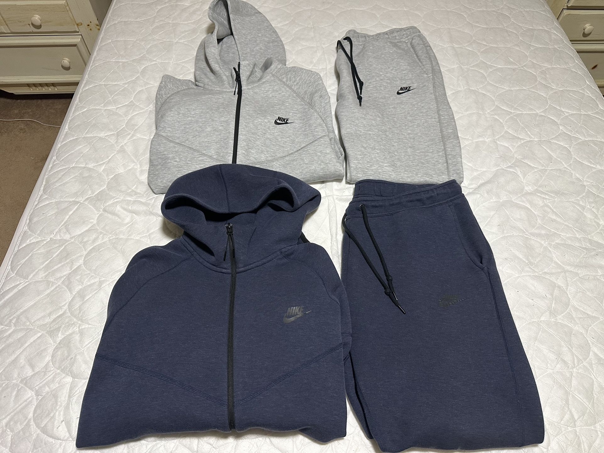 Nike Tech Suits XL