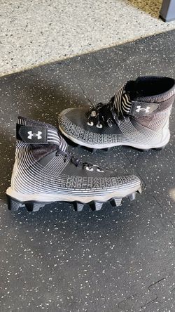 Under Armor Highlight Franchise Football Cleats