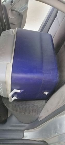 Igloo Large Personal Ice Chest Cooler - Purple & White -obo
