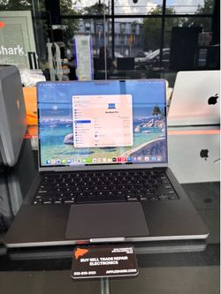 MacBook Pro 14” M4 Max Chip 36GB Ram 1TB SSD! 90 Day warranty! We offer financing.