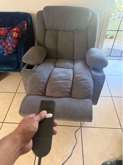 Fabric recline chair with cups