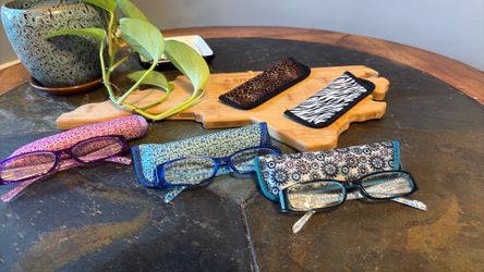 Colorful reading  glasses with case