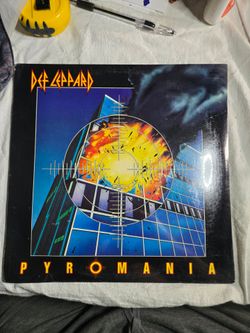 Def Leppard:  1983 PYROMANIA Vinyl Album