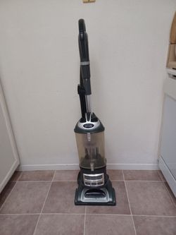 Shark Navigator Lift-Away Professional Vacuum
