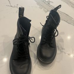 Size 1Y Dr martens Boots 