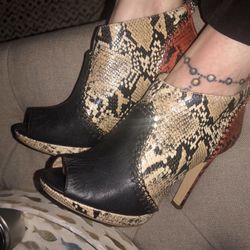 Womens BCBG Heels  Size 9