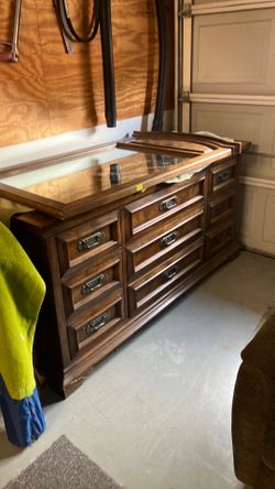 QUEEN BED.    WOOD HEADBOARD and Dresser