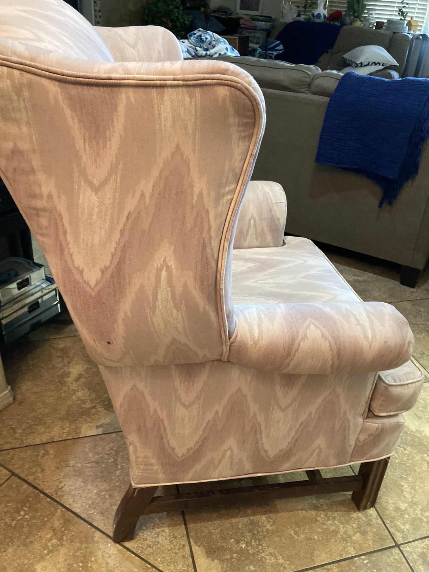 Wing Back Style Accent Chair
