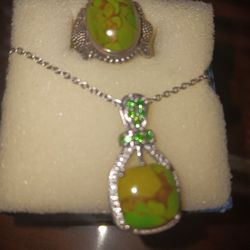 Mojave Green Turquoise Necklace With Pendant And Ring