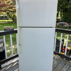GE Refrigerator 
