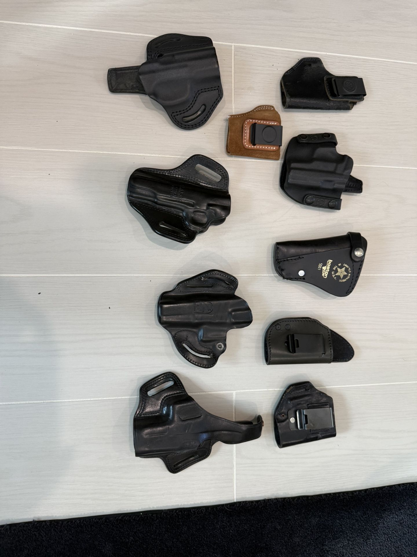 10 Right Hand Pistol Holsters