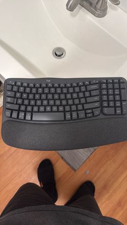 Logitech Ergo Wireless Keyboard aka Wave Keys with Wrist Rest