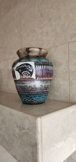 Southwestern style horsehair pottery vase with bear motif