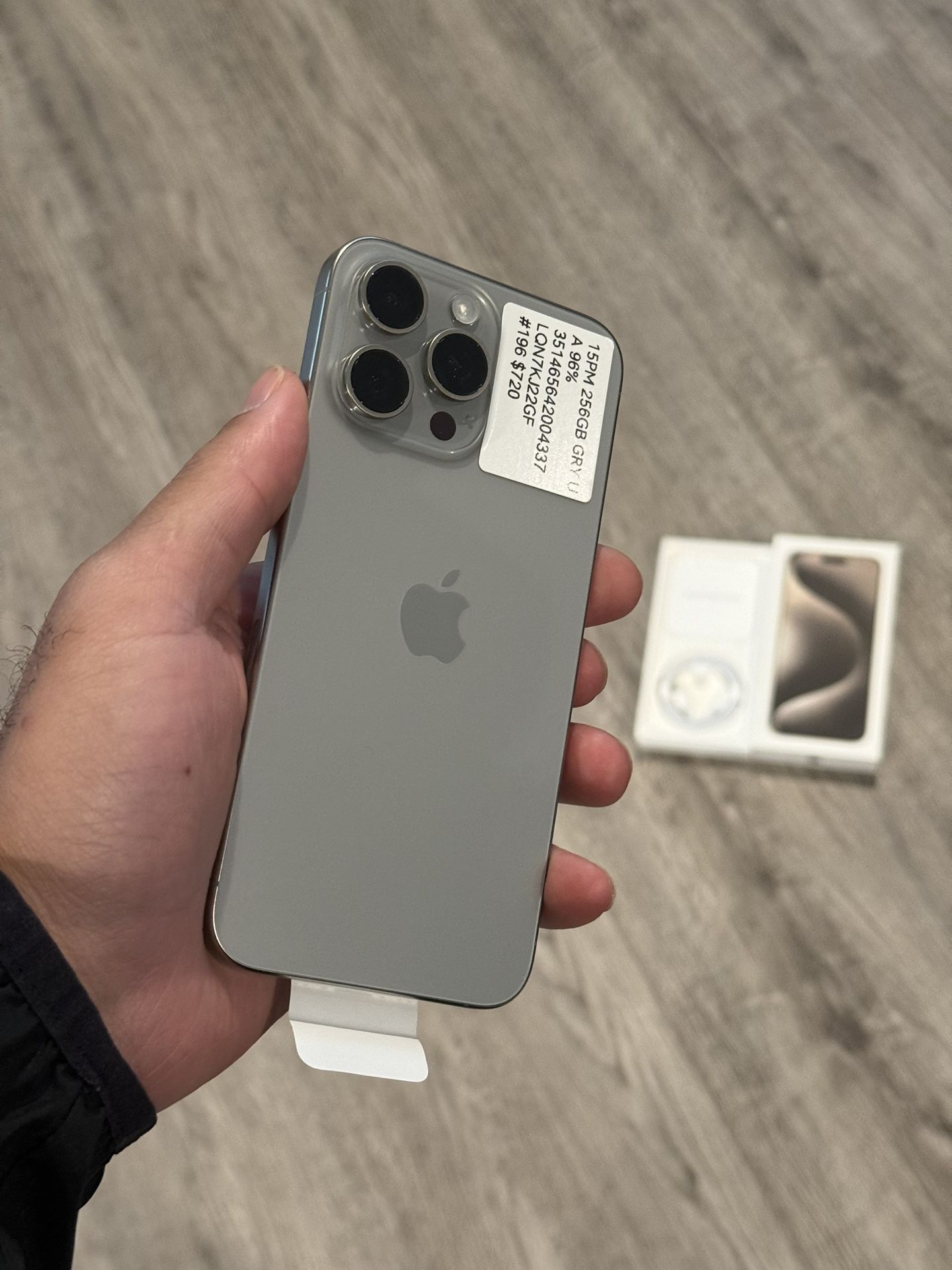 iPhone 15 Pro Max UNLOCKED - 256GB - Natural Titanium