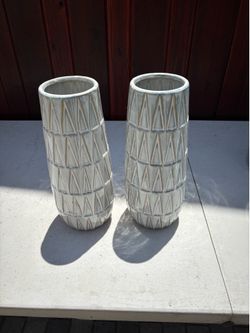 Ceramic vases x2