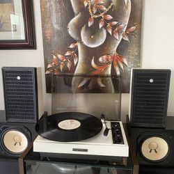 Vintage 1970s Astrex SP-100WD Stereo Turntable + Original Matching Speakers – Mint Condition! 🎶