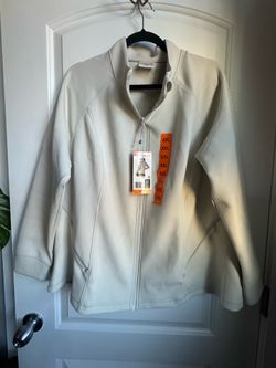 NWT Women’s off white jacket xxl