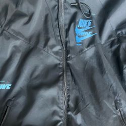 nike windbreaker
