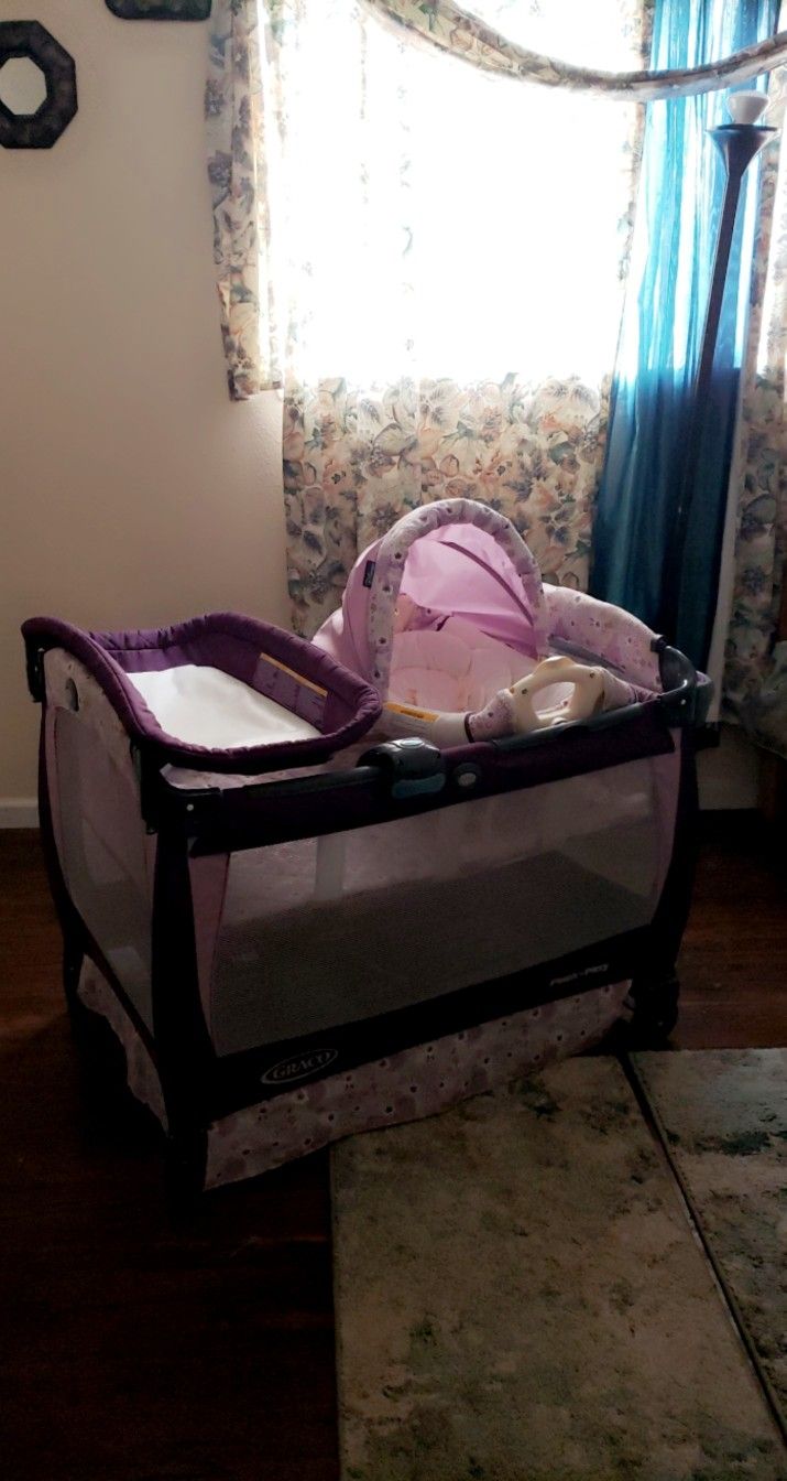 Disney Graco Play N Go Minnie Mouse