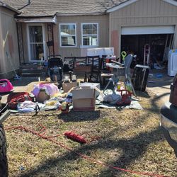 852 Lilac Drive Yardsale