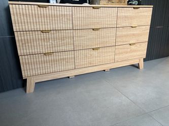 Modern Wooden Dresser in Great Condition (pick up only)