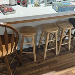 4 Bar Stools 