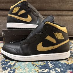 Nike Air Jordan 1 Mid “Black Metallic Gold”