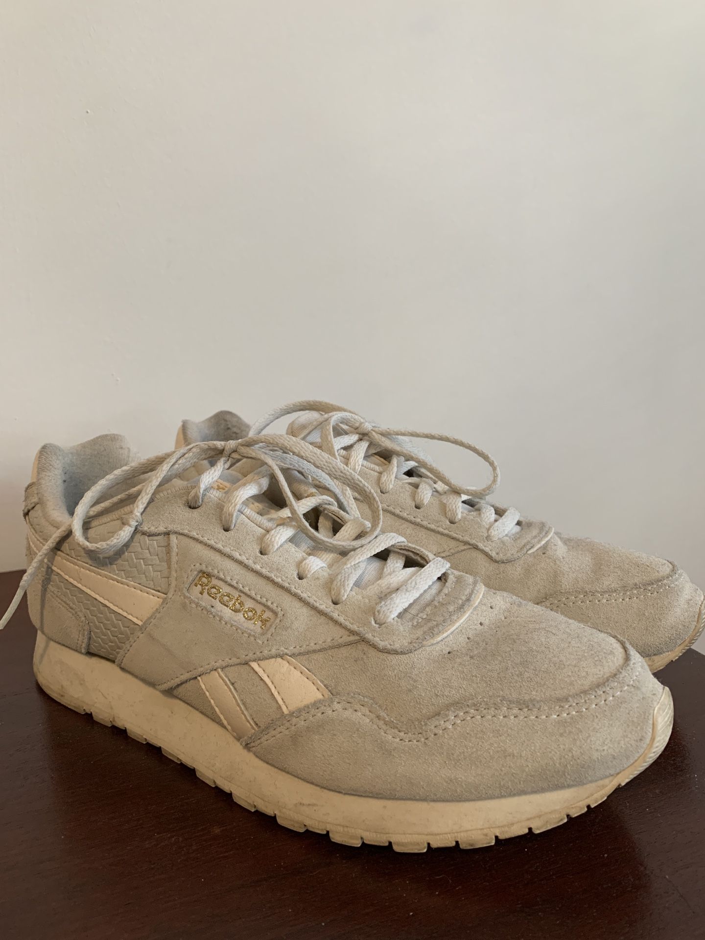 Women’s Reebok Classics Size 9