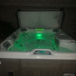 4 Person            Hi End Sundance Marin Spa For 4